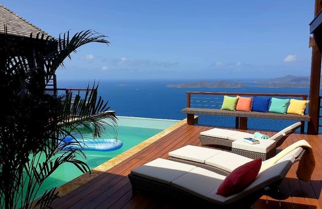 luxurios villa with pool, aircon and spectacular view