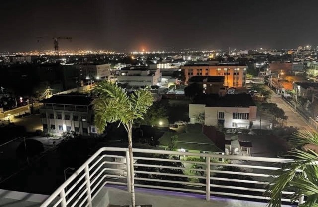 Luxurious 1-bedroom apartment in amazing Kingston with WiFi, AC, rooftop pool.