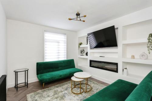 Luxurious 10-Person Modern House with Garden in Central Tonbridge