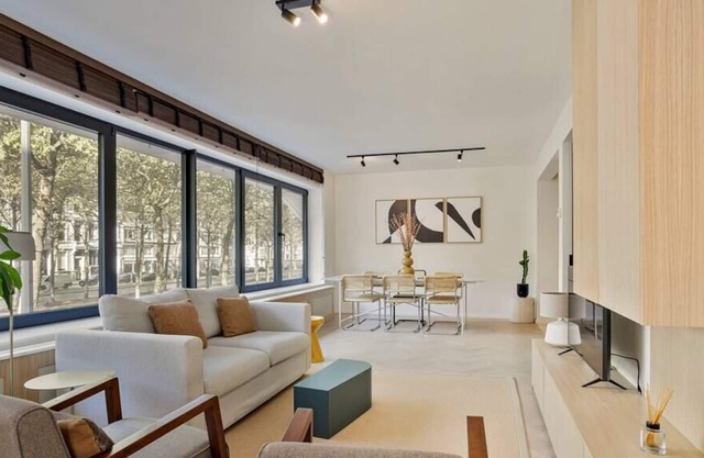 Luxurious 2-BDR apartment @ trendy south area