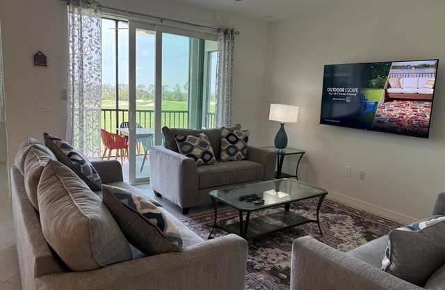 Luxurious 2/bed, 2/bath condo in beautiful golf community
