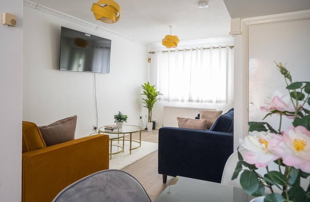 Luxurious 2-Bed House in Dartford