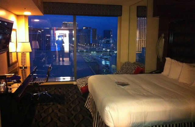 Luxurious 2 Bedroom Suite On The Strip