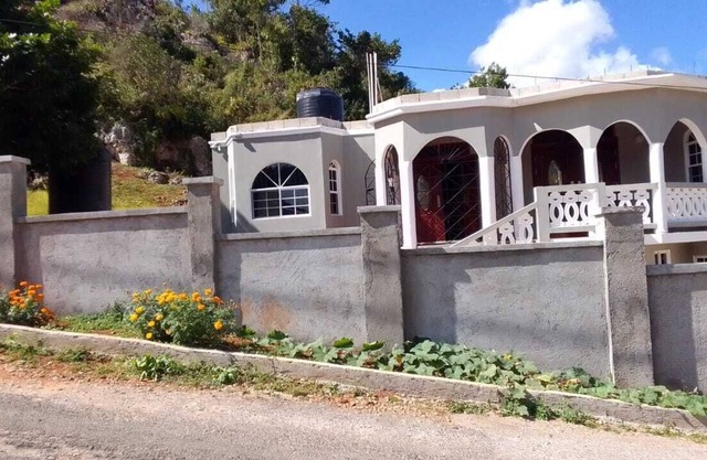 Luxurious 2 Bedroom w/separate, Entrance, Living Rooms, Patio and Kitchen