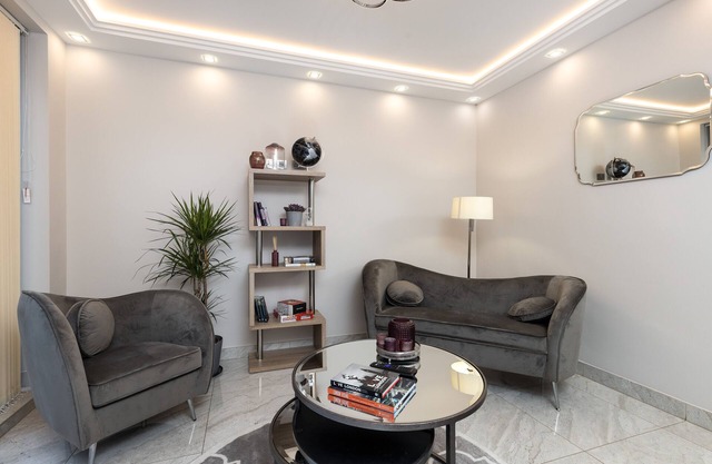 Luxurious 2 King-size bed flat + Patio