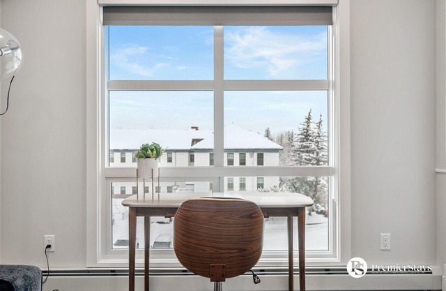 Luxurious 2BR Suite near MRU & Downtown/w Parking