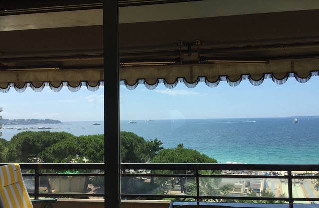 Luxurious 2P seaside Clim floor panoramic view parking residence prestige