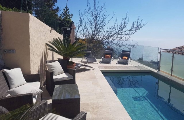 Luxurious, 3 floor Villa w/heated pool—5 km away from Monaco