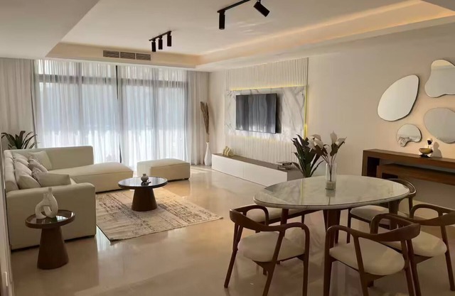 Luxurious 3BR apt. near CFC & Cairo airport