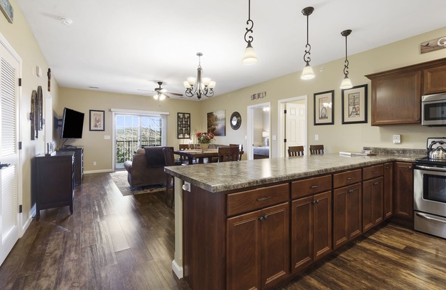 Luxurious 3BR Retreat w/Mtn Views < 5min to SDC! w/elevator