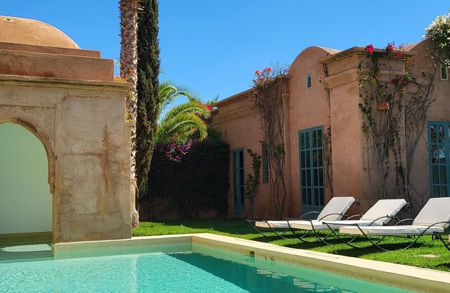Luxurious 4-bedroom villa: private garden and swimming pool not overlooked