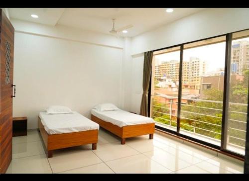 Luxurious 4BHK Homestay in Kandivli Mumbai Spacious Scenic and Family Friendly