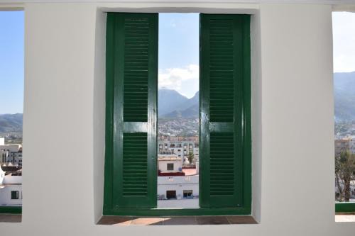 Luxurious apartment at top location with scenic mountain view