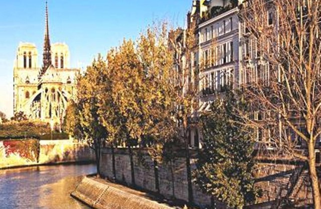 LUXURIOUS APT,WRAP AROUND BALCONY, STUNNING VIEWS/2MN TO SEINE RIVER/NOTRE DAME