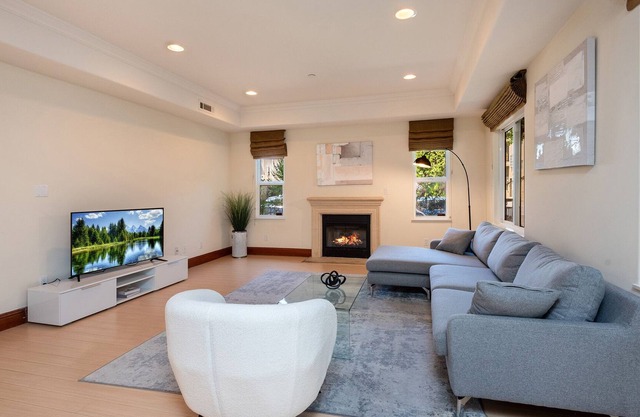 Luxurious Apt: Your Private Gem in LA!
