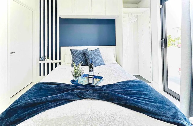 Luxurious Blue Studio! The Keys, Everglades, Biscayne N. Park, Redlands & Miami
