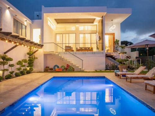 Luxurious Brand New Villa With 5 Br- 5 Bt In Sosua