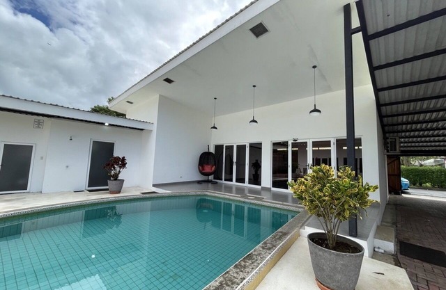 Luxurious Casa Terry with Private Pool