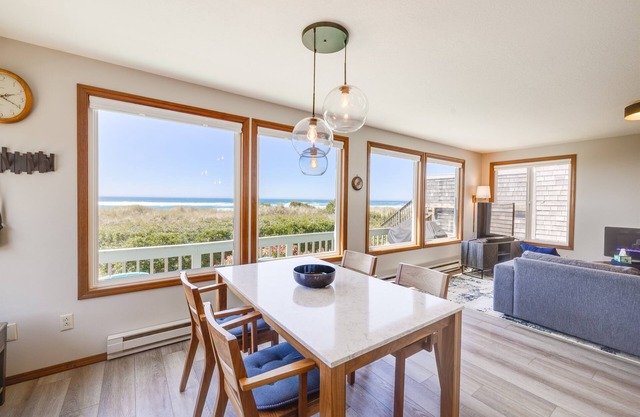Luxurious & Cozy Oceanfront Home 50 steps to Beach w/Spectacular Ocean views!