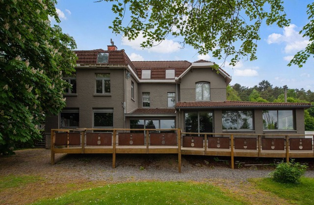 Luxurious holiday home on the banks of the Ourthe