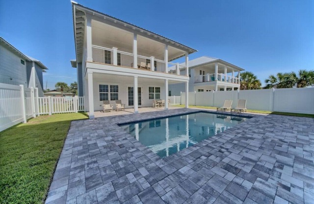 Luxurious House w/Private Pool steps to the Beach