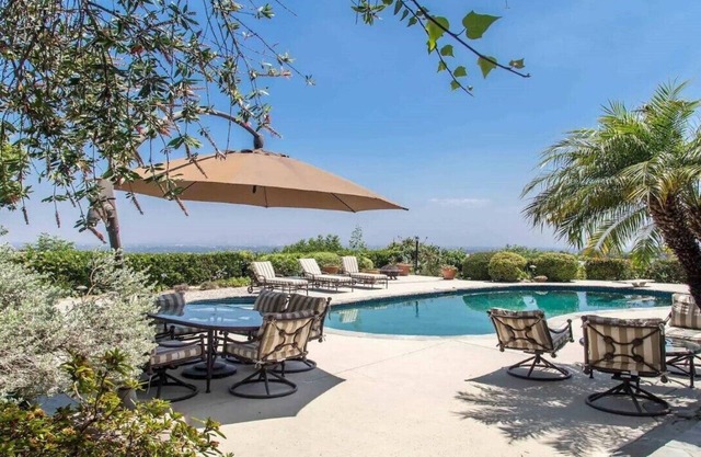 LUXURIOUS- LOS ANGELES- SINGLE STORY- HOME-PANORAMIC VIEW-POOL-SPA