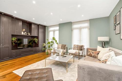 Luxurious & Spacious Townhouse