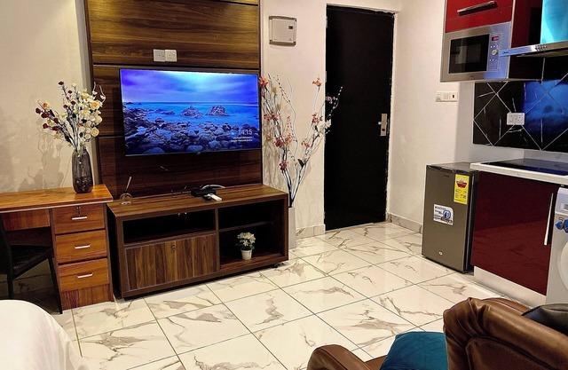 Luxurious Studio Apartment with Rooftop Pool @ East Legon