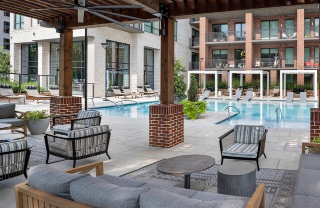 Luxurious Suite W/King Bed, Stellar Amenities & Free Onsite Parking!