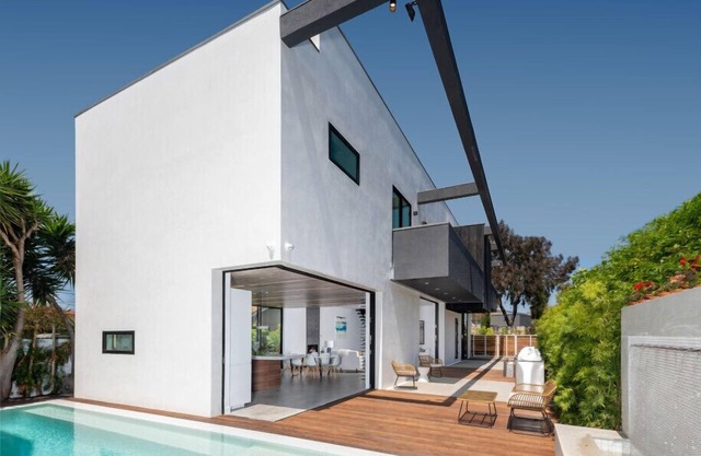 Luxurious Venice Beach Oasis Modern Home