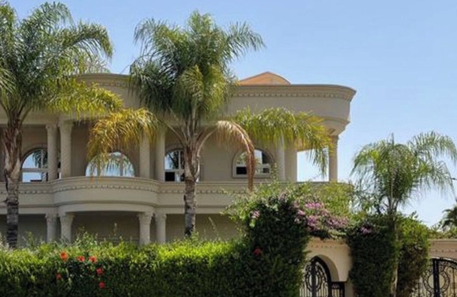 Luxurious Villa -Targa