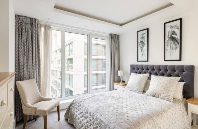 Luxurious West Kensington Flat with City Views
