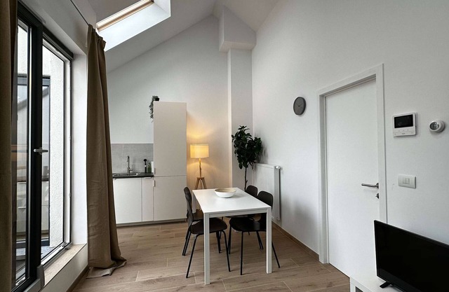 Luxury 1BR Near Fashion District by Oneluxstay