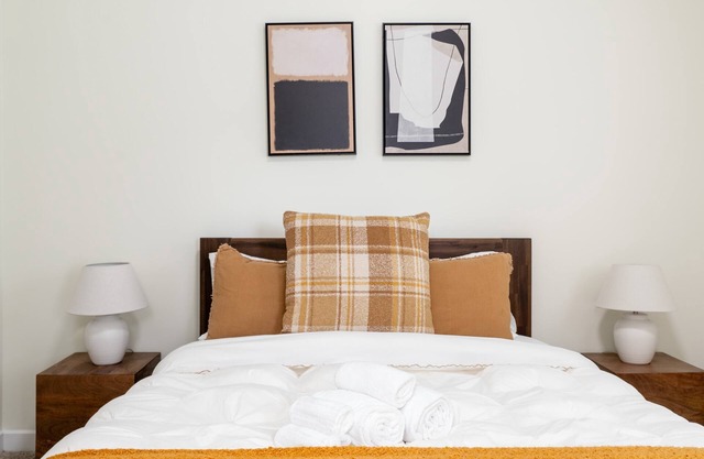 Luxury 2-Bed in Grandview