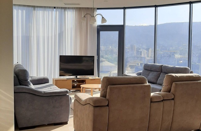 Luxury 2-bedroom apartment with WiFi and AC in marvelous T'bilisi