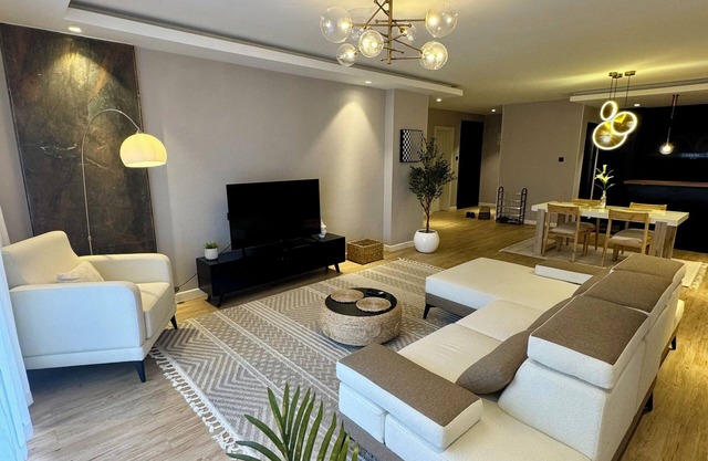 Luxury 2 Bedroom apartment in Westland + Remote office