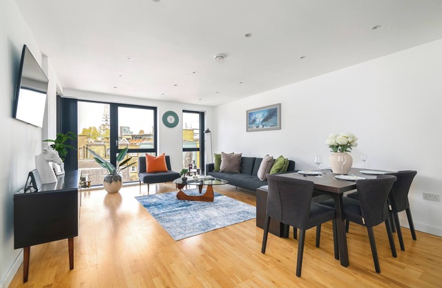 Luxury 2-Bedroom Penthouse in Central London
