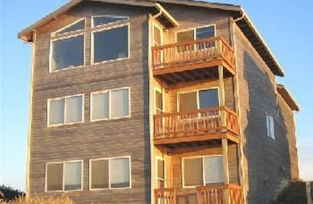 Luxury 2800 Sf Tri-Level with Sweeping Views