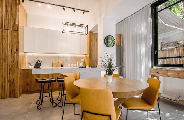 Luxury 2bd/2bth Apartment w/Private Garden