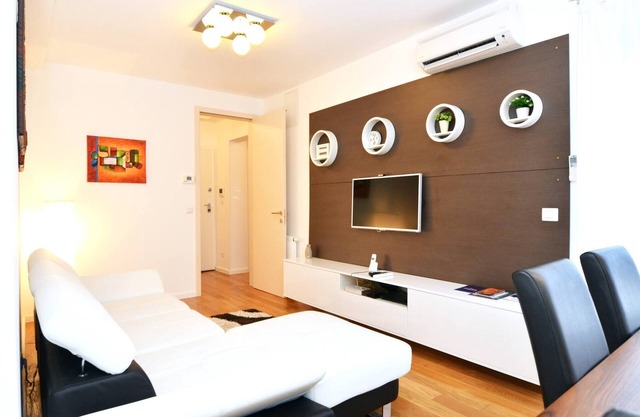 Luxury 2br App Free Garage !