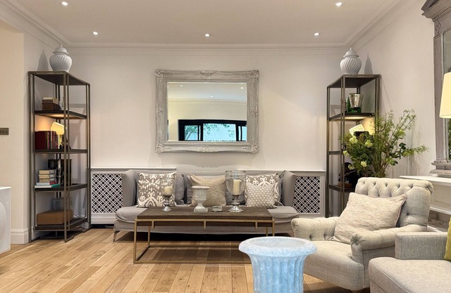 Luxury 2BR Belgravia Flat with Private Gardens— Walk to Harrods & Hyde Park