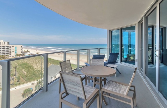 Luxury 2BR Suite: Pool, Gym, Ocean & City Views, Open-Concept Living 404