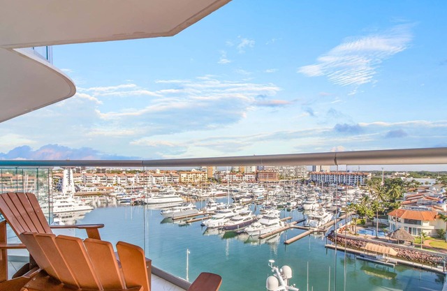Luxury 2BR w Rooftop Pool & Yacht Views: Nautico 6C