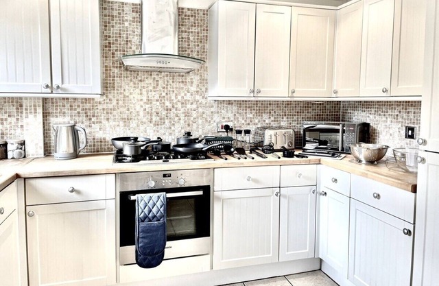 Luxury 3 Bed Detached Home In Windsor