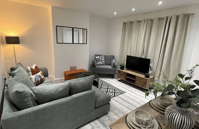 Luxury 3 bed house 10mins walk from Dartford town centre, fully refurbished