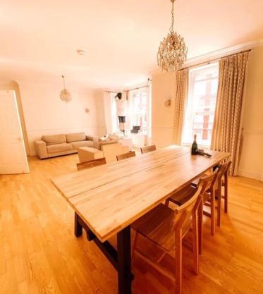 Luxury 3 bedroom, 3 bath apt by Oxford St & Soho
