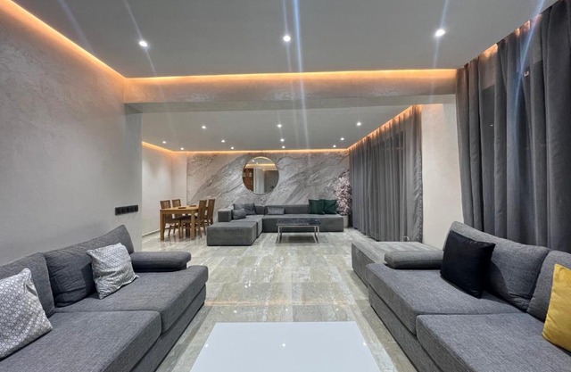 Luxury 3 bedroom panoramic views in Hotspot with Fibre Optic Wifi and Netflix