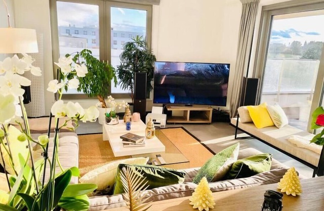 Luxury 3 bedrooms- Terrace and Parking
