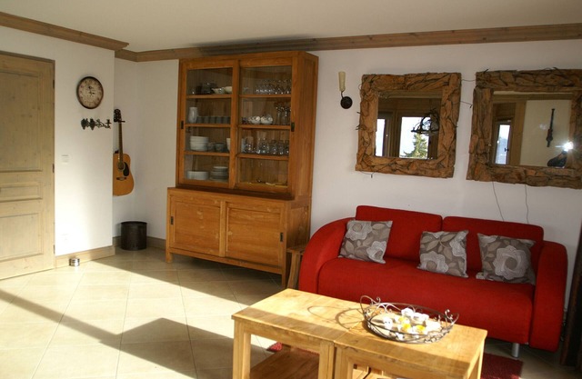 Luxury 3-Room Cabin with Balcony, Ski-In/Ski-Out, Spa Access, Parking
