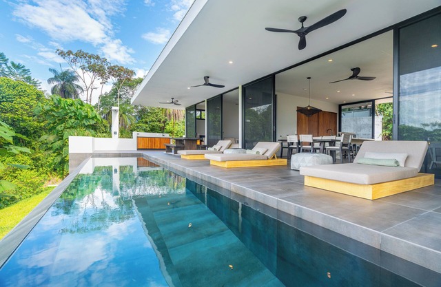 Luxury-3-suites-100 MB-Ocean views-Ojochal-Private